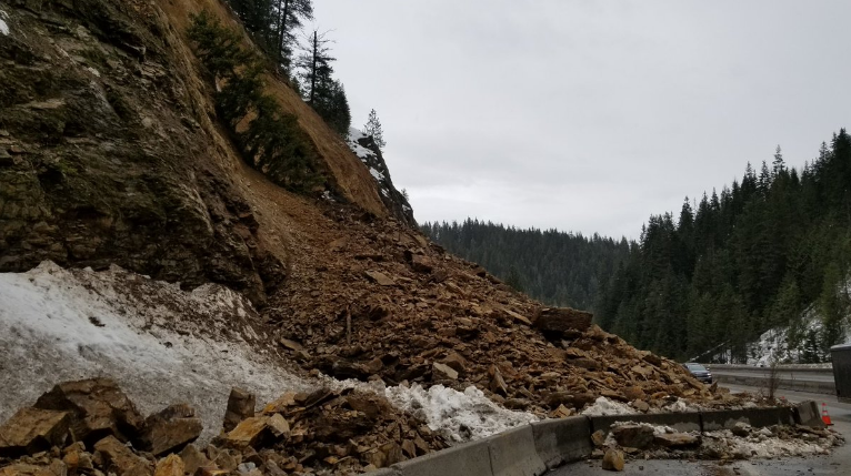 photos-rock-slide-on-4th-of-july-pass-abc-fox-montana-local-news