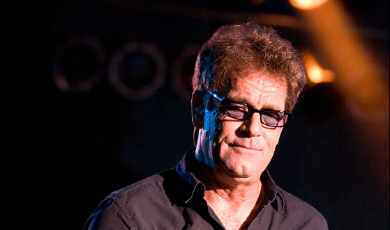 huey lewis cancels 2018 concerts after mysterious hearing loss